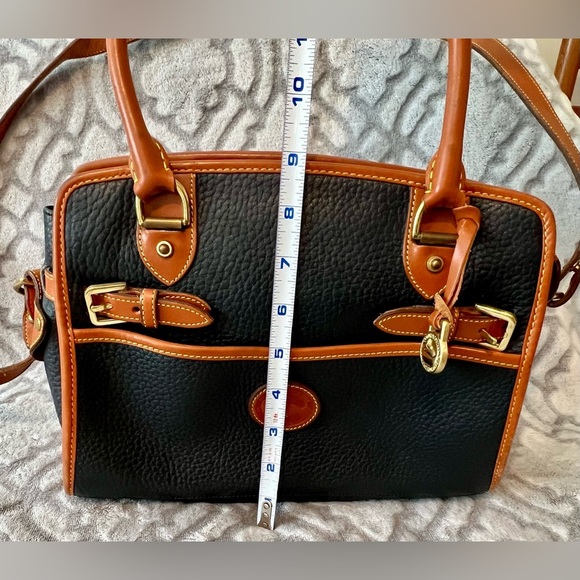 🧡 Vintage Dooney & Bourke Navy & Tan Pebbled Leather Satchel 🧡 - Picture 4 of 12